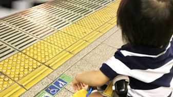 子どもと電車で移動する時、ベビーカーはたたむ？たたまない？