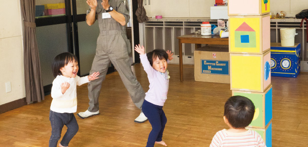 ジャンボ積み木であそぼう! ダンボール遊びにチャレンジ