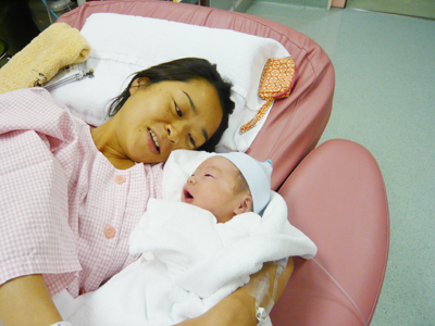 出産直後の妻と我が子 出産直後の妻と我が子
