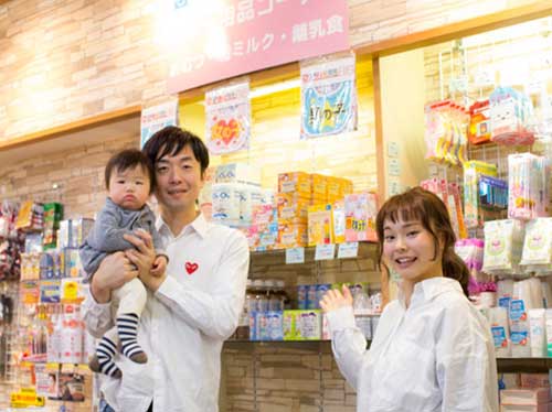 売店にはベビーコーナーも 館内サービス