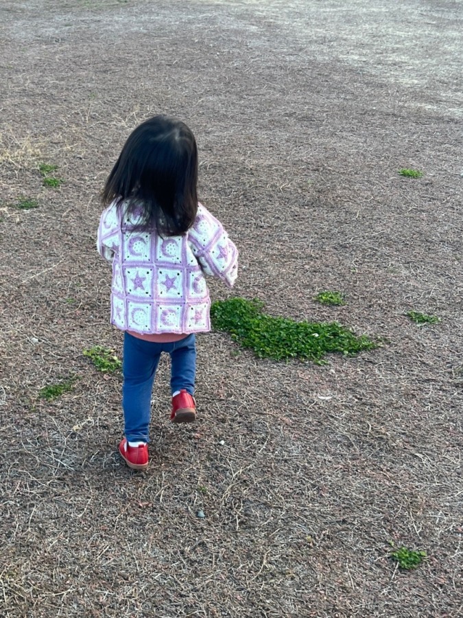 名前にちなんだモチーフカーディガン