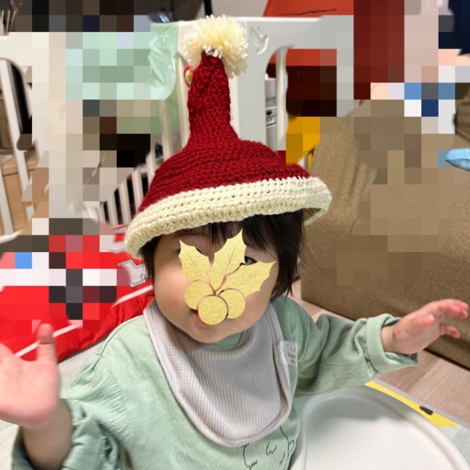 大きすぎたサンタ帽