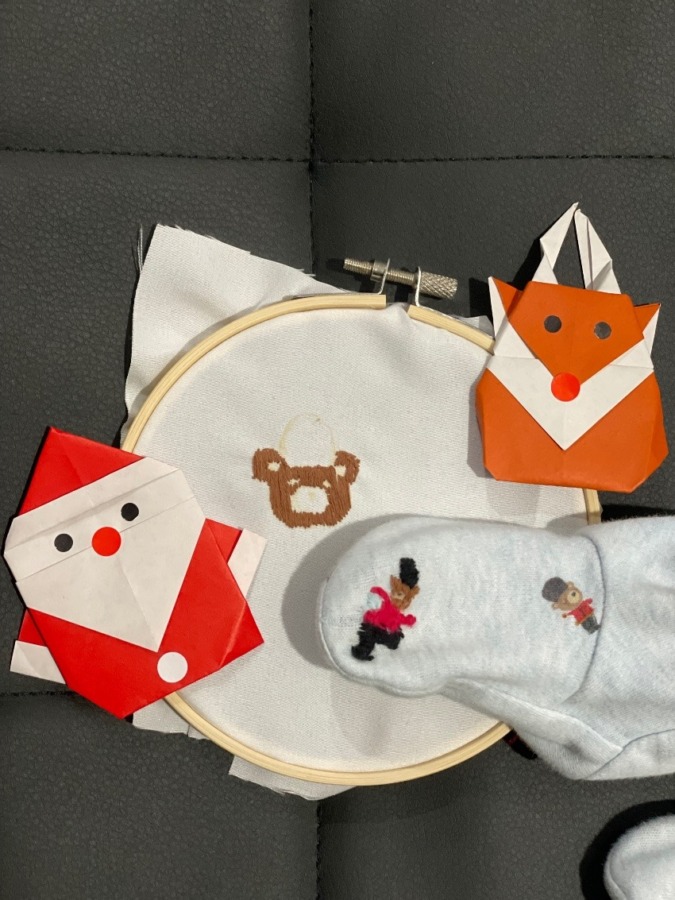 クリスマス衣装に穴が！刺繍をして完璧なはずが、、？