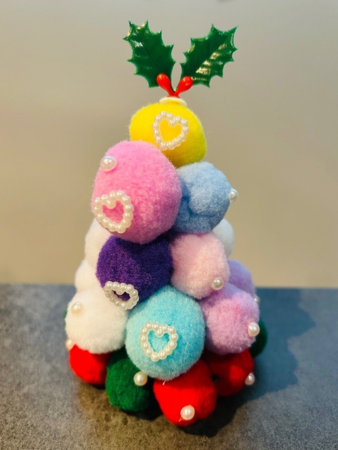 カラフルポンポンでクリスマスツリー🌲