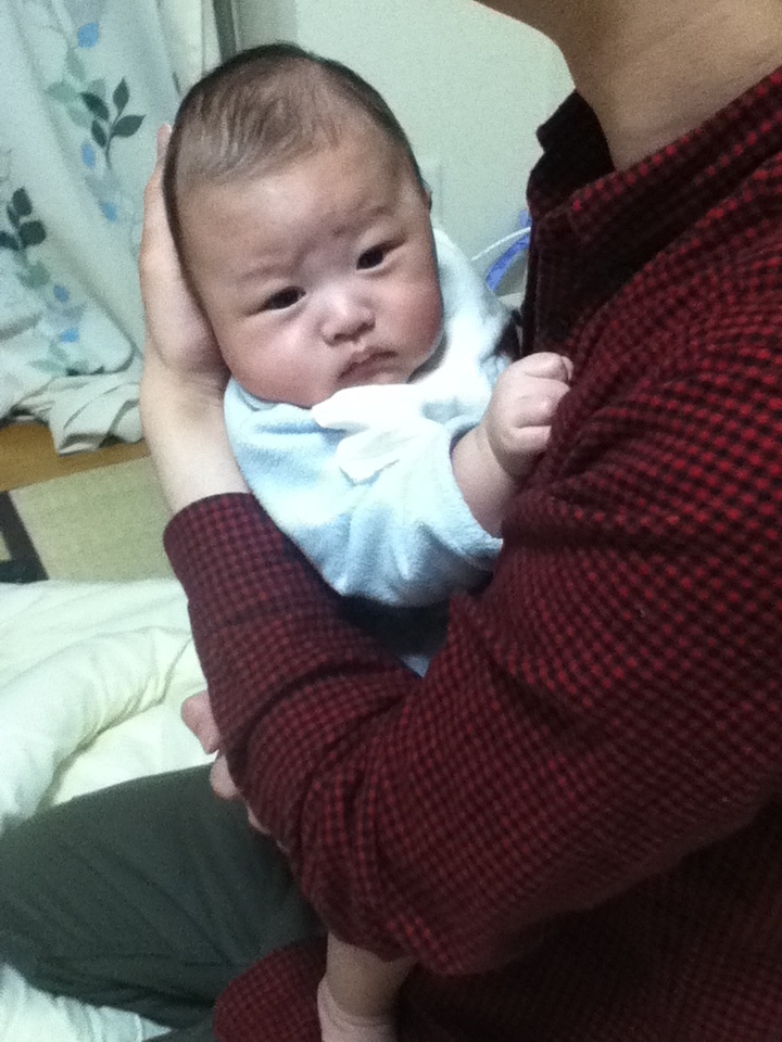 生後99日 縦抱き抱っこがお好き 日記 Chii0818さんのブログ 妊娠 出産 育児に関する総合情報サイト ベビカム