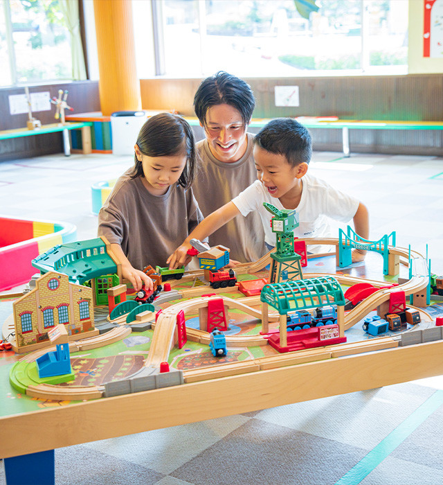 ホテルグリーンプラザ東条湖『「東条湖おもちゃ王国」入園券付きファミリールームペア宿泊券(1泊2食付き)』